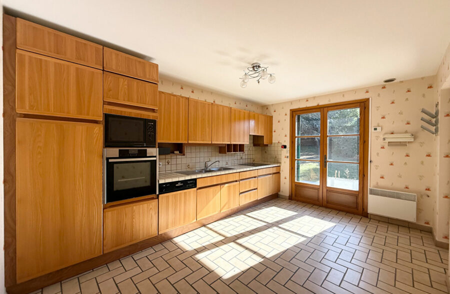 MONT D’HALLUIN – SUPERBE PLAIN-PIED INDIVIDUEL 150m² AVEC FORT POTENTIEL D’ÉVOLUTION