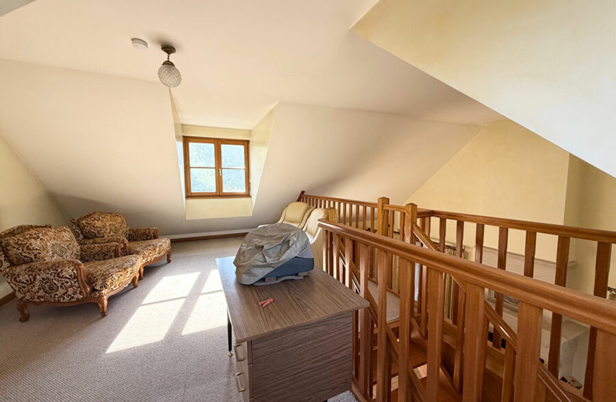 MONT D’HALLUIN – SUPERBE PLAIN-PIED INDIVIDUEL 150m² AVEC FORT POTENTIEL D’ÉVOLUTION