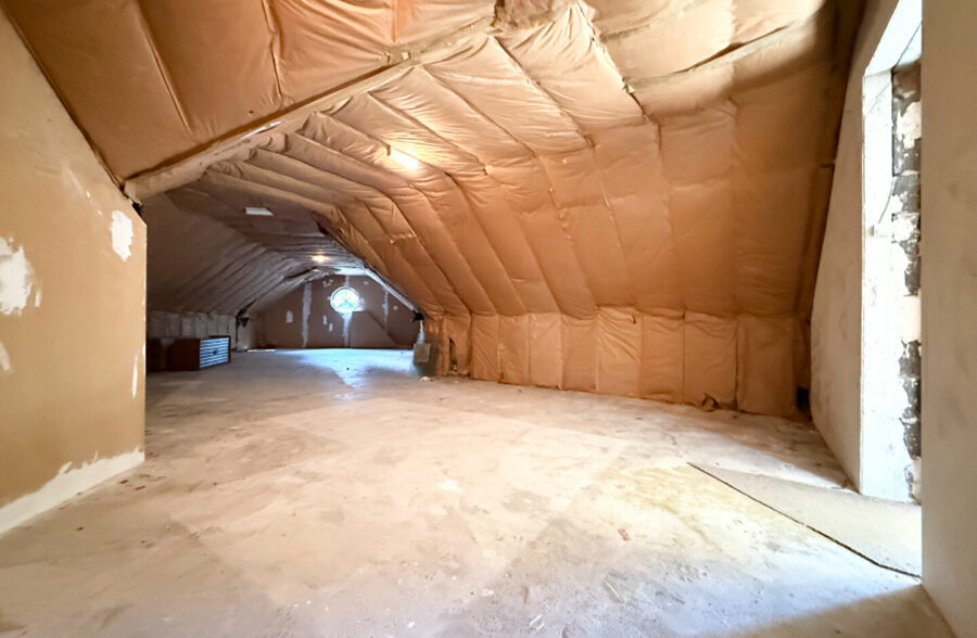 MONT D’HALLUIN – SUPERBE PLAIN-PIED INDIVIDUEL 150m² AVEC FORT POTENTIEL D’ÉVOLUTION
