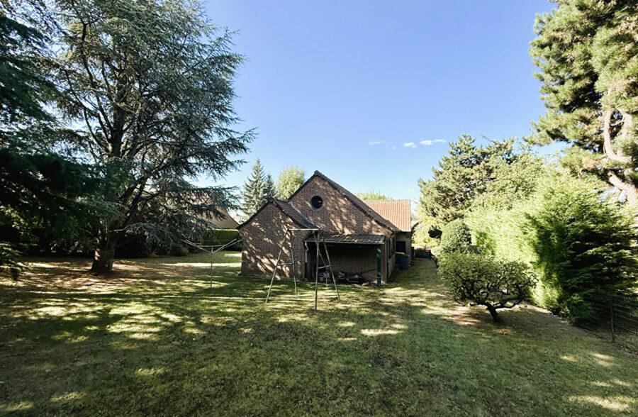 MONT D’HALLUIN – SUPERBE PLAIN-PIED INDIVIDUEL 150m² AVEC FORT POTENTIEL D’ÉVOLUTION