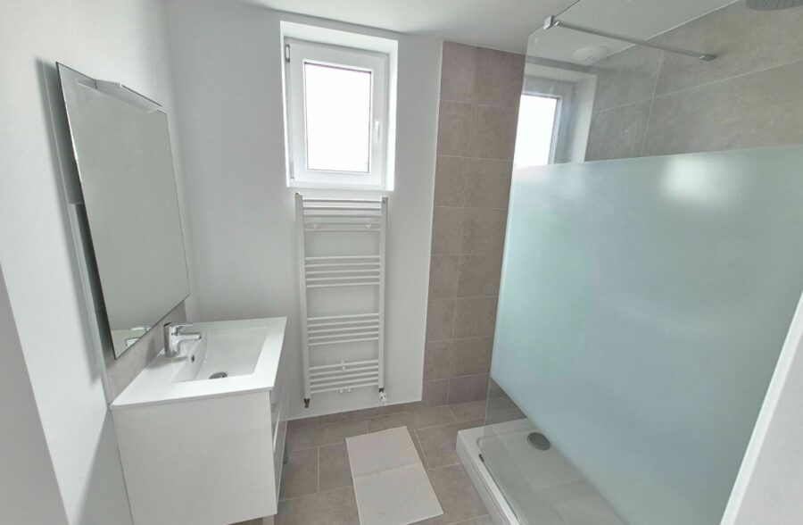 GROFFLIERS , Chalet neuf de plain pied 3 chambres , toutes options , en frais de notaire réduits , avec piscine chauffée !!