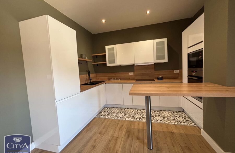 Appartement Cambrai 3 pièce(s)-stationnement privatif
