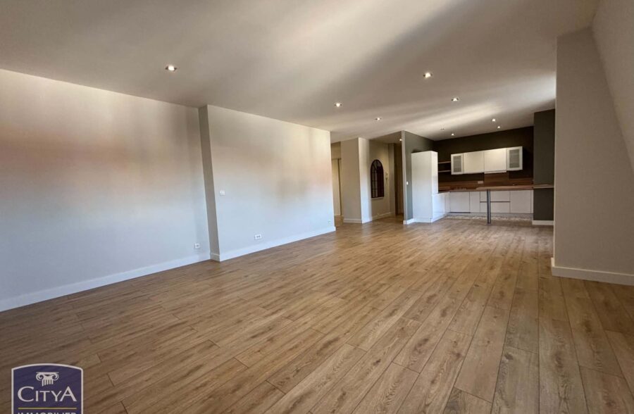 Appartement Cambrai 3 pièce(s)-stationnement privatif