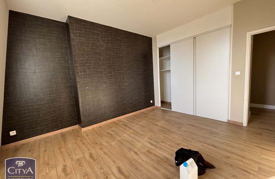 Appartement Cambrai 3 pièce(s)-stationnement privatif