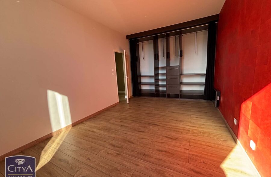 Appartement Cambrai 3 pièce(s)-stationnement privatif