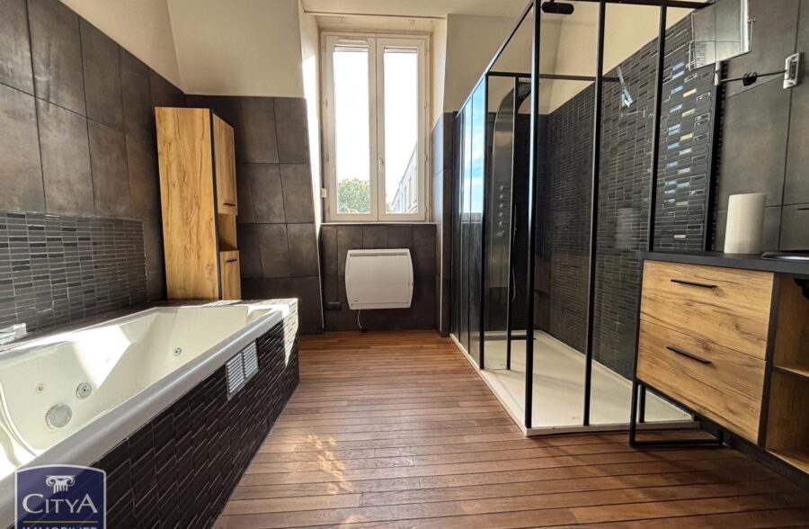 Appartement Cambrai 3 pièce(s)-stationnement privatif