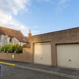 Maison de caractère avec jardin, dépendance et 2 garages