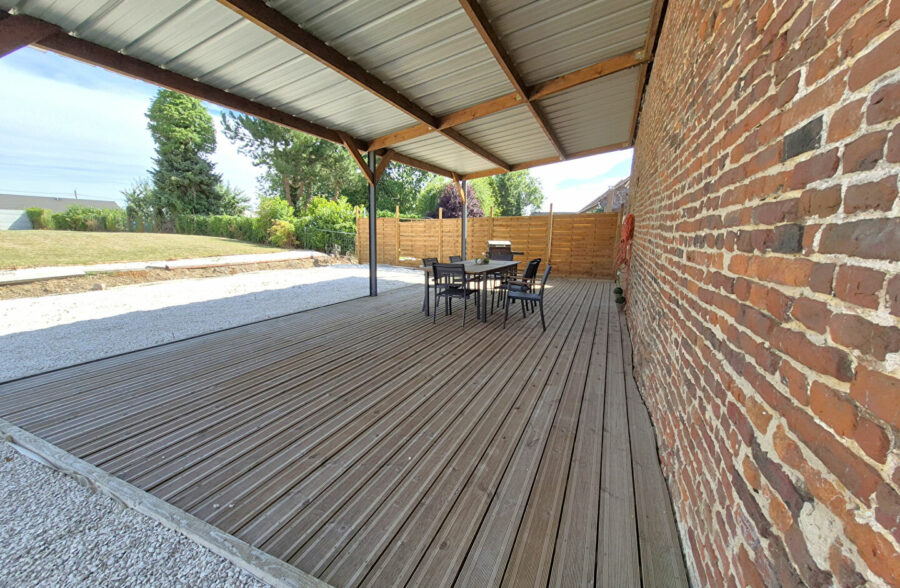 Corps de ferme rénové avec dépendances et local commercial sur 3 500 m²