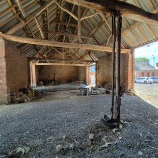 Corps de ferme rénové avec dépendances et local commercial sur 3 500 m²