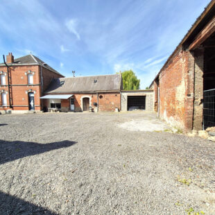 Corps de ferme rénové avec dépendances et local commercial sur 3 500 m²