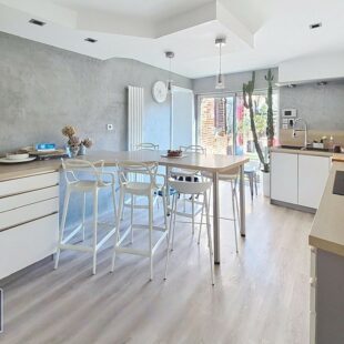 Maison de type fermette avec caractère et déco contemporaine
