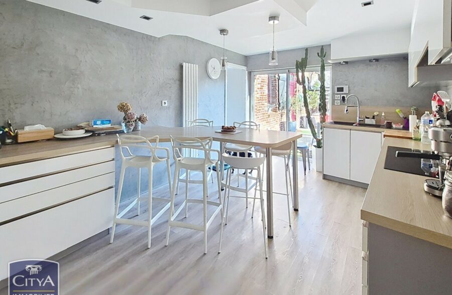 Maison de type fermette avec caractère et déco contemporaine