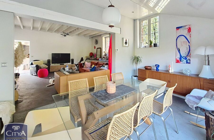 Maison de type fermette avec caractère et déco contemporaine