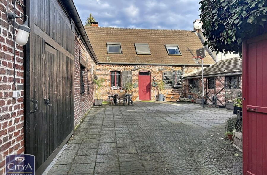 Maison de type fermette avec caractère et déco contemporaine