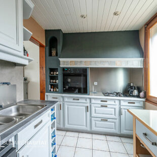 Maison semi-individuelle 3 chambres avec jardin, garage et sous-sol complet