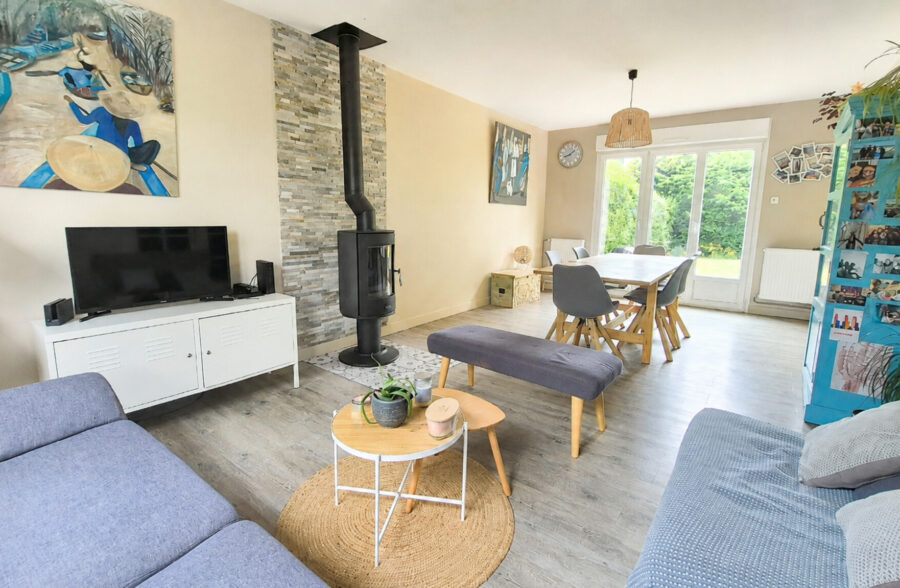 Semi-mitoyenne avec 4 chambres, jardin Ouest garage proche métro