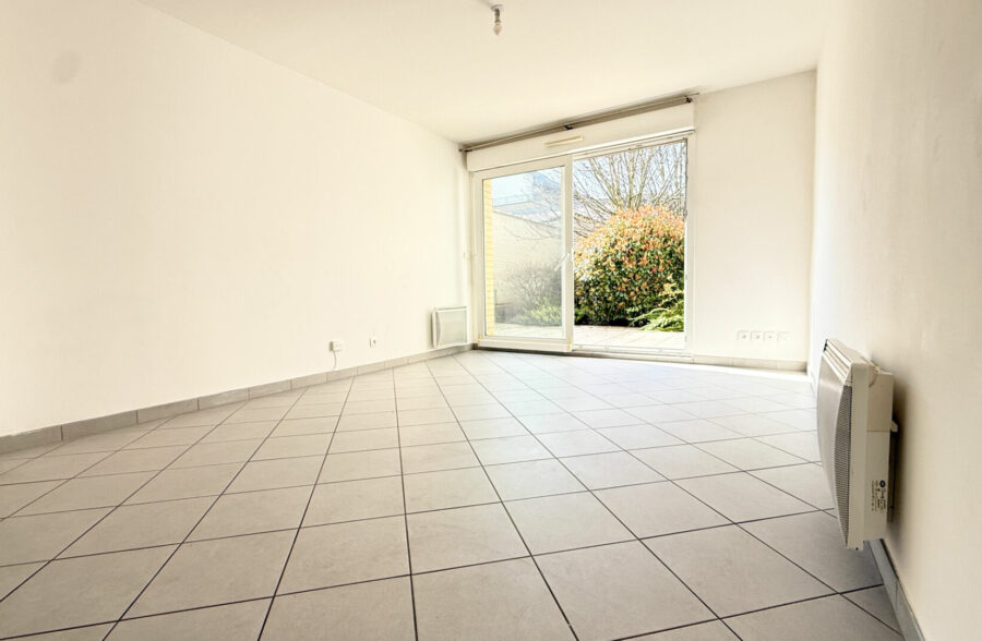 APPARTEMENT  1 CHAMBRE AVEC  TERRASSE ET GARAGE