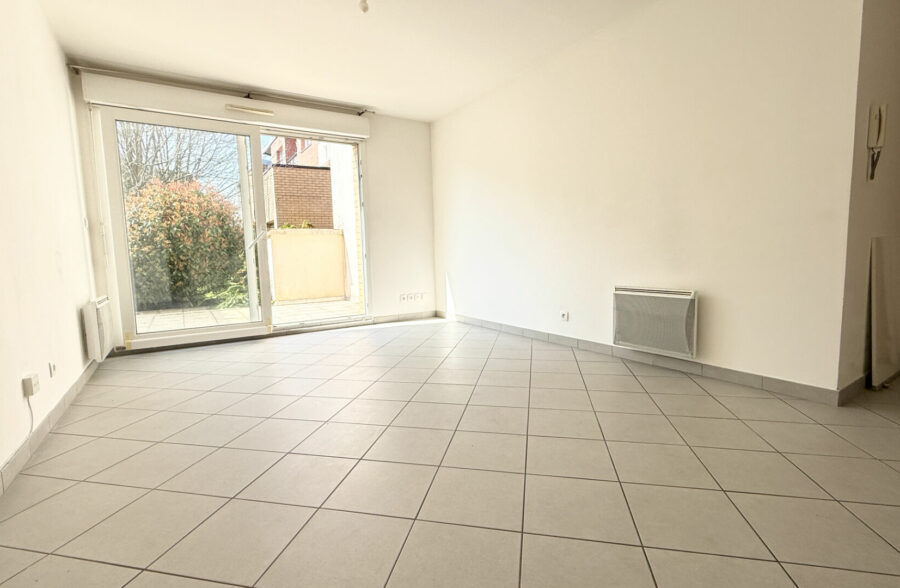 APPARTEMENT  1 CHAMBRE AVEC  TERRASSE ET GARAGE