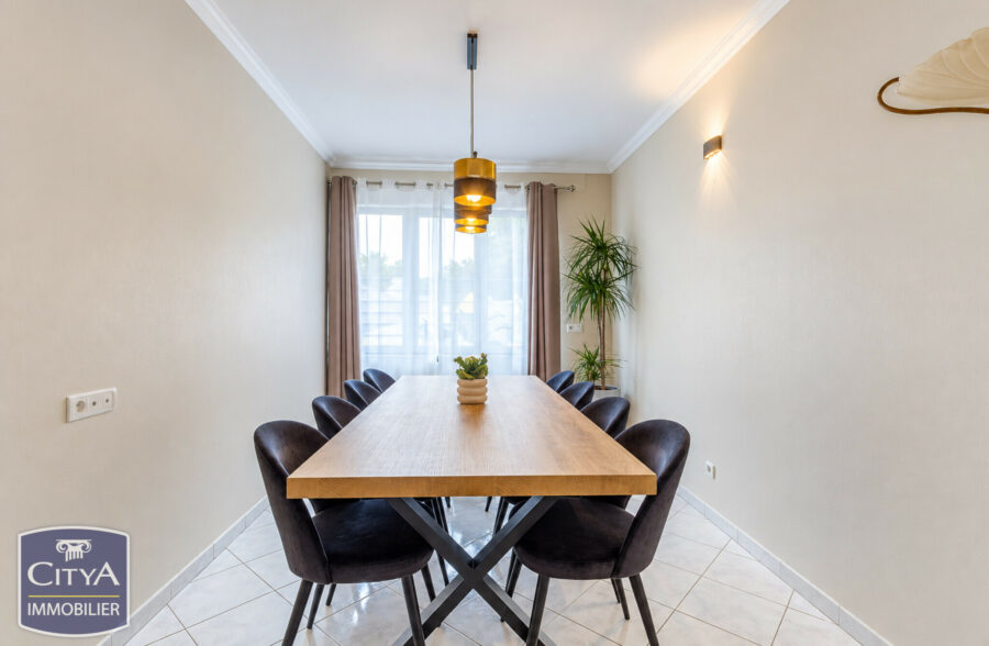 LILLE WAZEMMES: Maison 4 chambres cour et terrasse