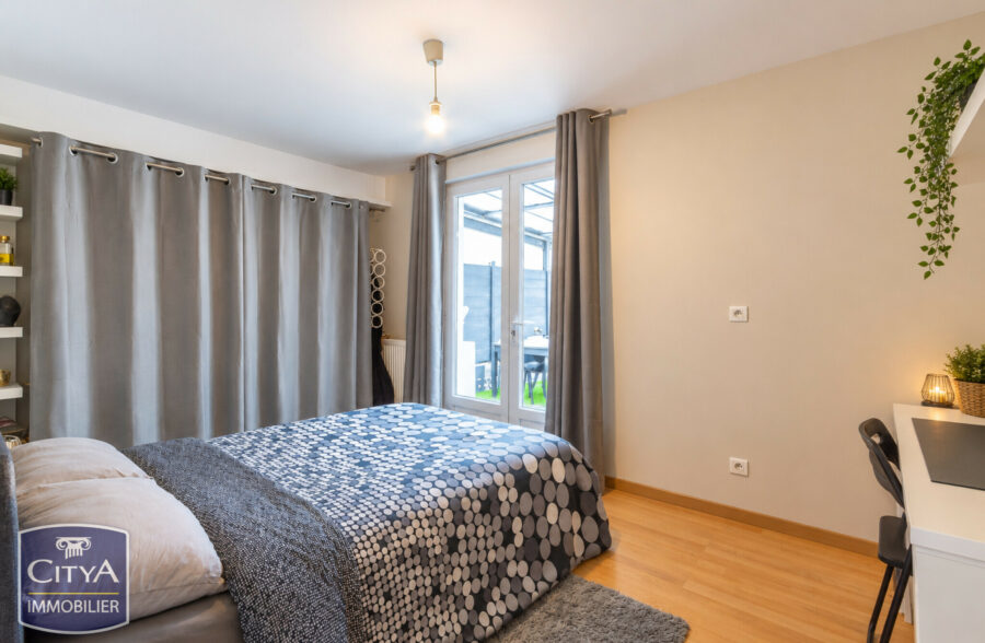 LILLE WAZEMMES: Maison 4 chambres cour et terrasse