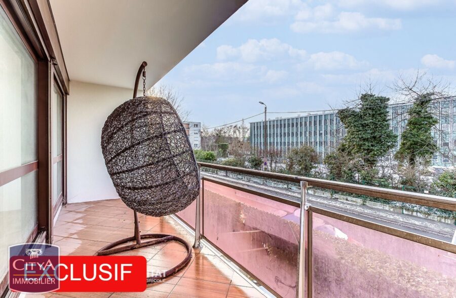 PROCHE BUS ET METRO APPARTMEENT DANS UNE RESIDENCE SECURISEE AVEC 2 CHAMBRES – BALCON – GARAGE ET CAVE