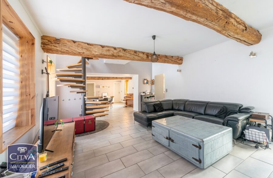 LONGERE SEMI PLAIN PIED DE 148 M²