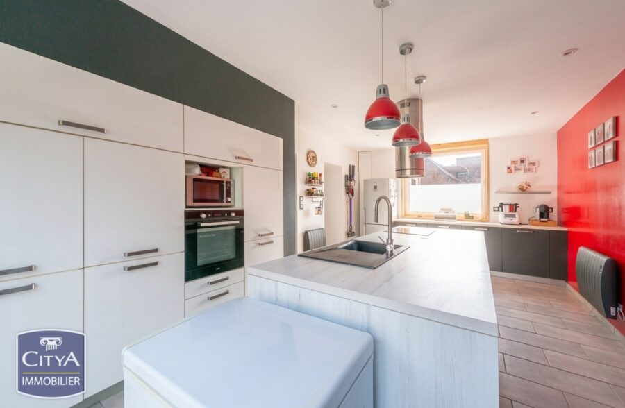 LONGERE SEMI PLAIN PIED DE 148 M²