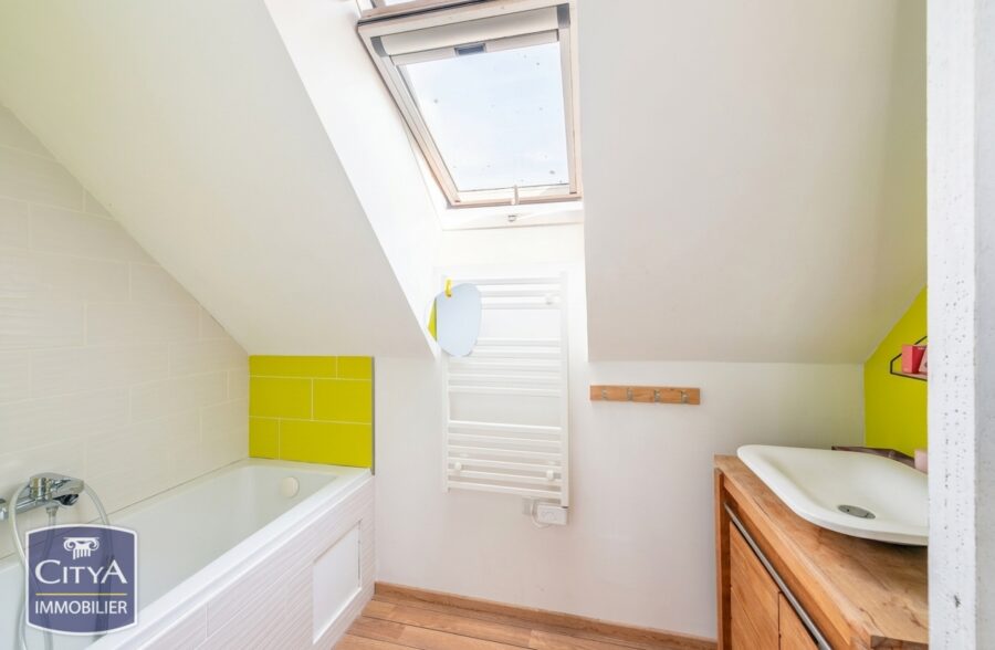 LONGERE SEMI PLAIN PIED DE 148 M²