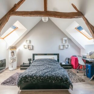 LONGERE SEMI PLAIN PIED DE 148 M²