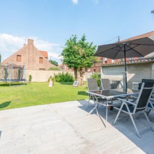 LONGERE SEMI PLAIN PIED DE 148 M²