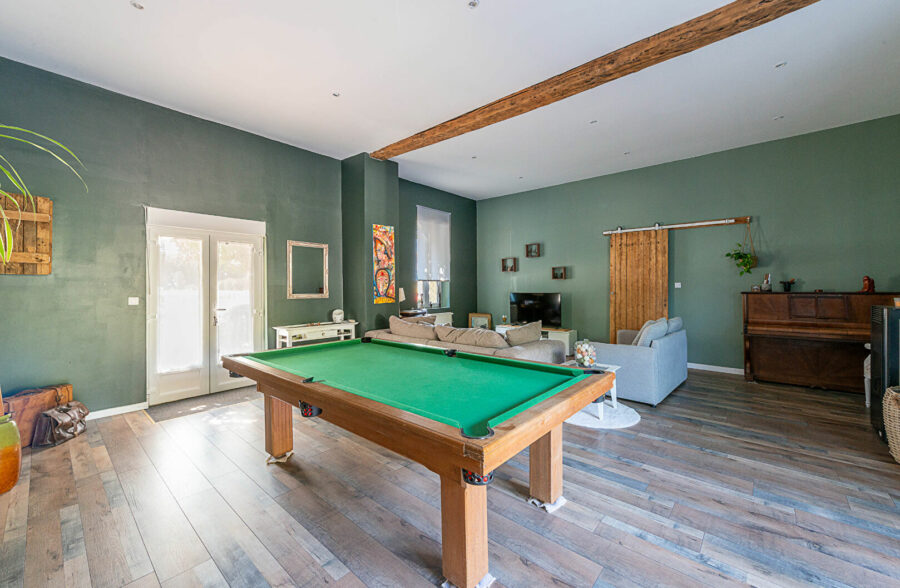 Spacieuse longère avec piscine sur 2301 m²