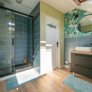 Spacieuse longère avec piscine sur 2301 m²