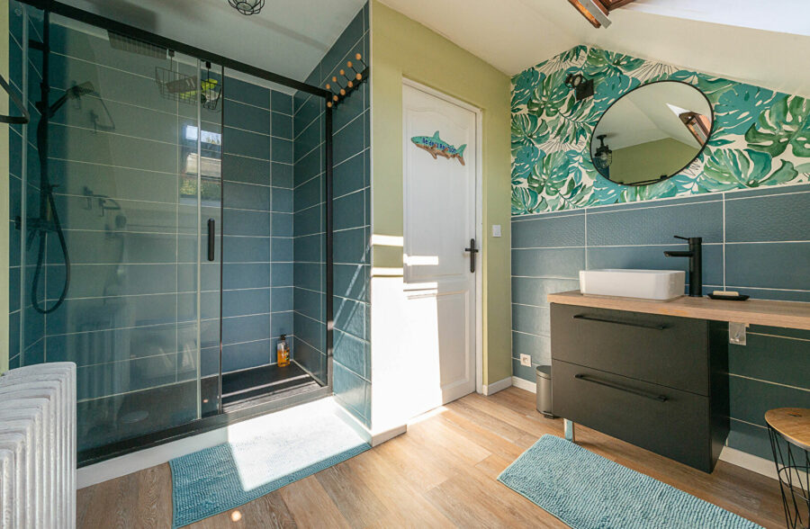 Spacieuse longère avec piscine sur 2301 m²