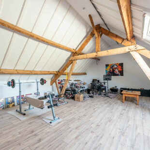 Spacieuse longère avec piscine sur 2301 m²