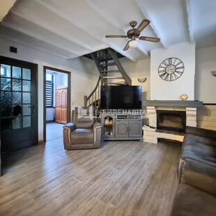 Semi plain-pied, avec jardin et garage de 40m², comprenant 4 chambres.