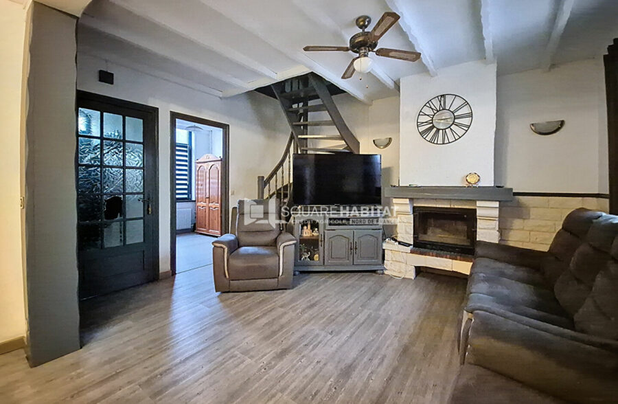 Semi plain-pied, avec jardin et garage de 40m², comprenant 4 chambres.