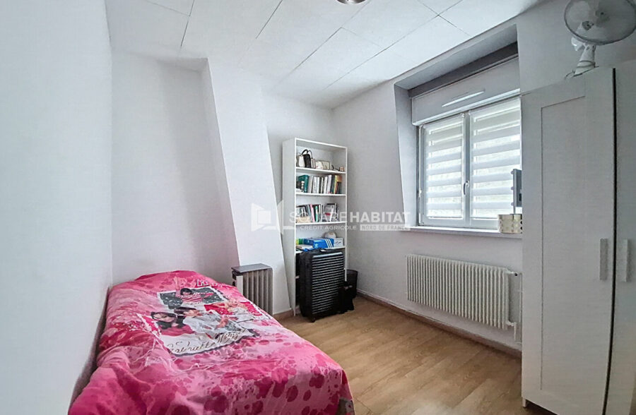 Semi plain-pied, avec jardin et garage de 40m², comprenant 4 chambres.