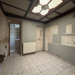 Située à la limite de Croix et de Wasquehal, Maison de type 1930.
