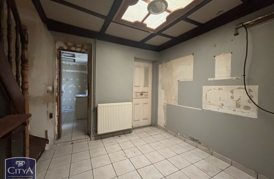 Située à la limite de Croix et de Wasquehal, Maison de type 1930.