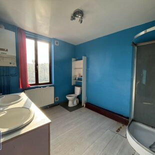 Située à la limite de Croix et de Wasquehal, Maison de type 1930.