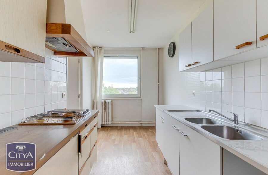 A VENDRE!! EN EXCLUSIVITE!! 75 000€ HAI!! APPARTEMENT T3, DEUX CHAMBRES + BALCON. ROUBAIX.
