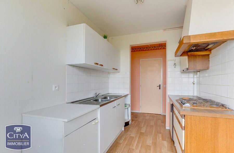 A VENDRE!! EN EXCLUSIVITE!! 75 000€ HAI!! APPARTEMENT T3, DEUX CHAMBRES + BALCON. ROUBAIX.