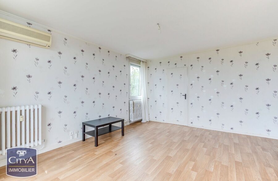 A VENDRE!! EN EXCLUSIVITE!! 75 000€ HAI!! APPARTEMENT T3, DEUX CHAMBRES + BALCON. ROUBAIX.