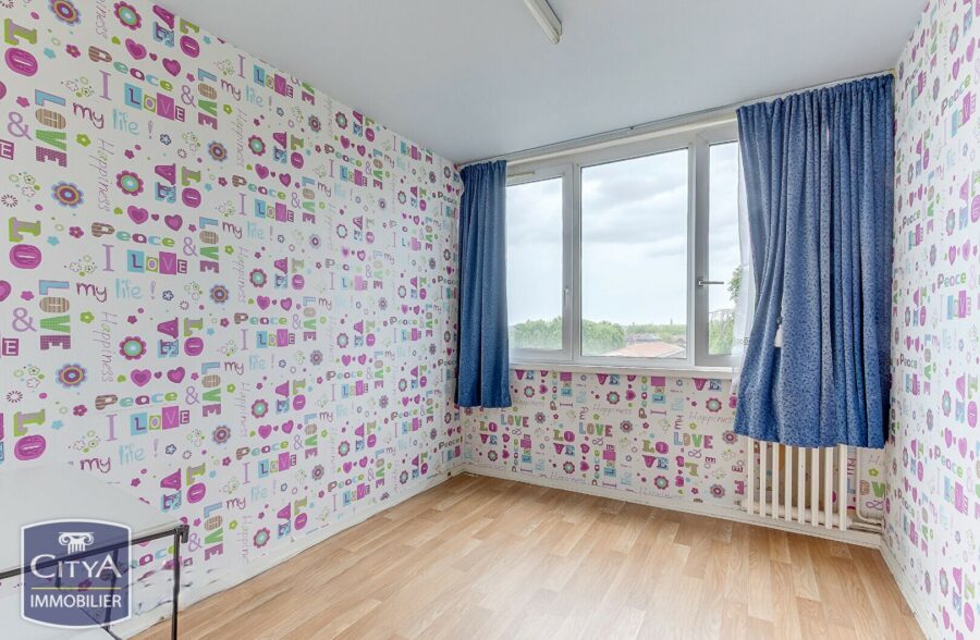 A VENDRE!! EN EXCLUSIVITE!! 75 000€ HAI!! APPARTEMENT T3, DEUX CHAMBRES + BALCON. ROUBAIX.