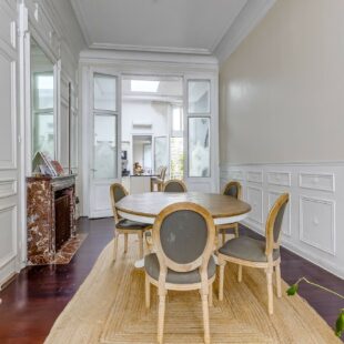 EXCLUSIVITÉ! MAISON DE MAÎTRE SEMI-MITOYENNE À ROUBAIX ! 214 m² ! 5 Chambres, salle de jeux, jardin, dépendance 60m², places de parking privées!! 215 000 € HAI!!