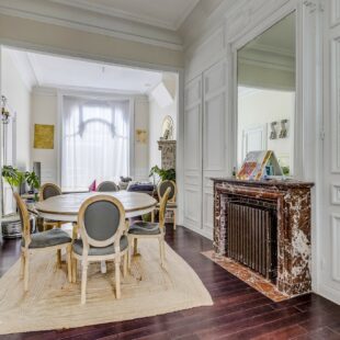 EXCLUSIVITÉ! MAISON DE MAÎTRE SEMI-MITOYENNE À ROUBAIX ! 214 m² ! 5 Chambres, salle de jeux, jardin, dépendance 60m², places de parking privées!! 215 000 € HAI!!