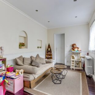 EXCLUSIVITÉ! MAISON DE MAÎTRE SEMI-MITOYENNE À ROUBAIX ! 214 m² ! 5 Chambres, salle de jeux, jardin, dépendance 60m², places de parking privées!! 215 000 € HAI!!
