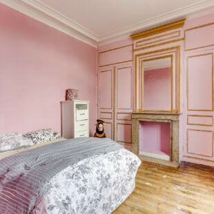 EXCLUSIVITÉ! MAISON DE MAÎTRE SEMI-MITOYENNE À ROUBAIX ! 214 m² ! 5 Chambres, salle de jeux, jardin, dépendance 60m², places de parking privées!! 215 000 € HAI!!