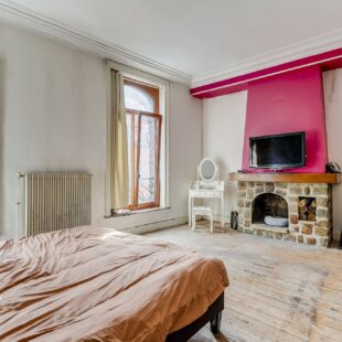 EXCLUSIVITÉ! MAISON DE MAÎTRE SEMI-MITOYENNE À ROUBAIX ! 214 m² ! 5 Chambres, salle de jeux, jardin, dépendance 60m², places de parking privées!! 215 000 € HAI!!