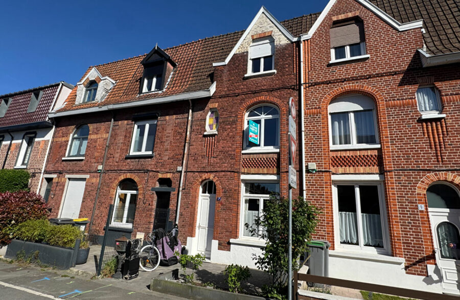 Coup de coeur assuré ! Maison 1930 rénovée – 110 m² – 3 chambres – jardin &nbsp;Sous compromis&nbsp;